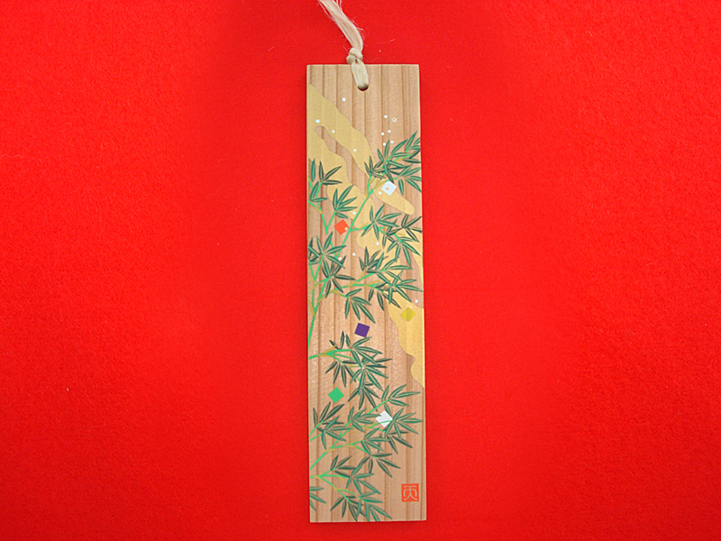 花御札 / 7月<br>笹竹は神の依代として、諸願成就を祈念して短冊を吊るします。